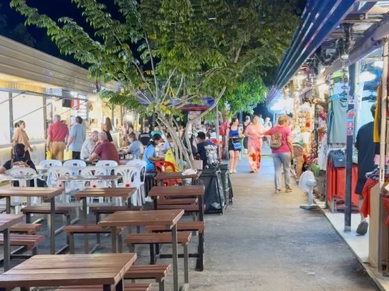 Food stalls and crowds at a Koh Samui night market